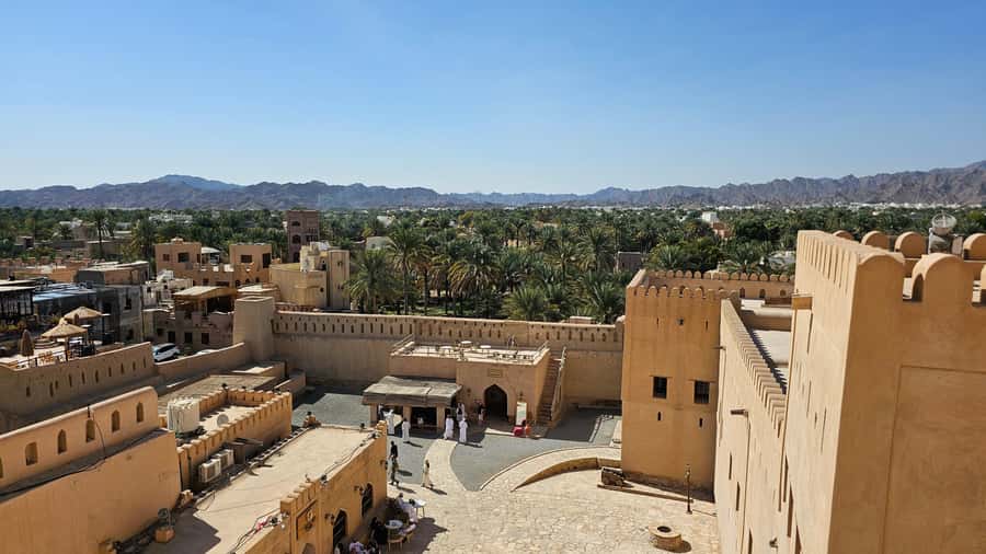Muscat: Nizwa, Birkat Al Mouz & Oman Across Ages Museum - Lunch in Nizwa: how to make it taste genuinely Omani