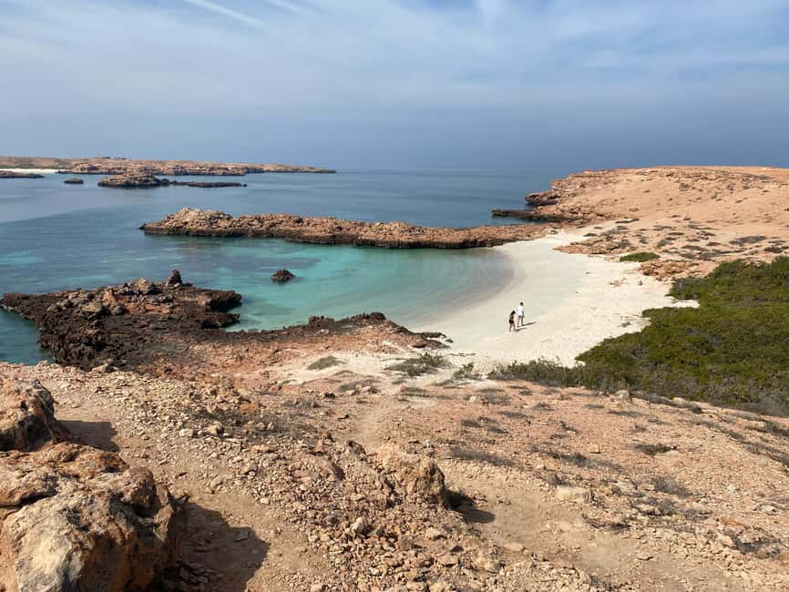Muscat Oman: Snorkeling adventure to Daymaniyat Island - Kayaks and paddle board time, plus the beach reset