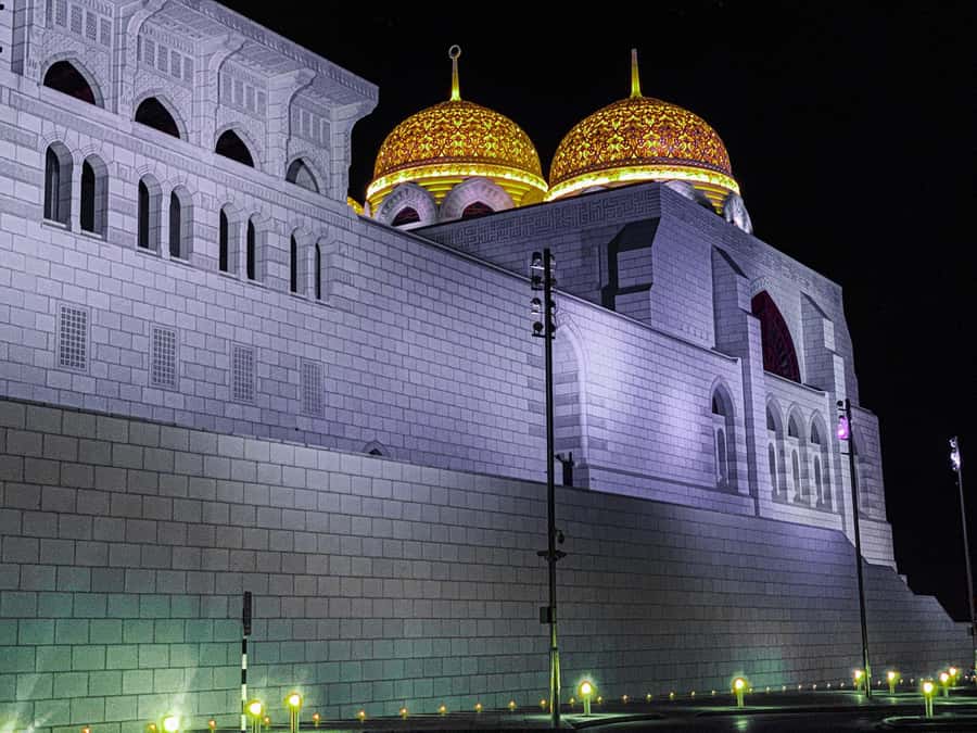 Muscat : private evening or night tour 4 hours With transfer - Muttrah Souq (95 minutes): shopping, stories, and nightfall atmosphere