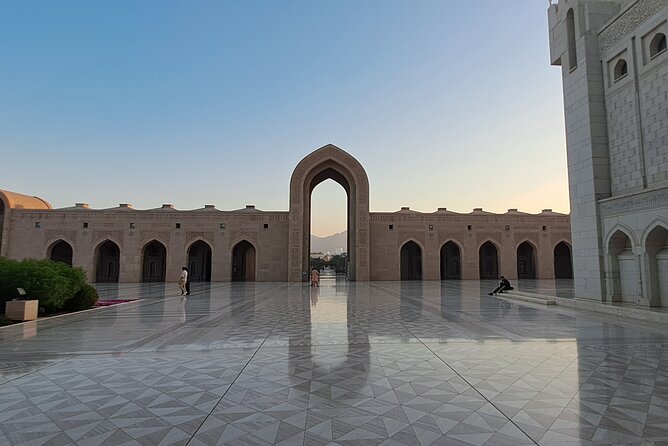 Muscat Tour - Half day - Al Alam Palace: a ceremonial stop with strong architecture energy