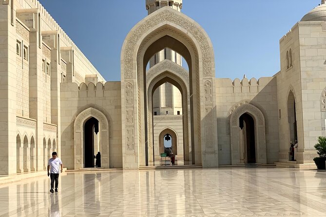 Muscat Tour - Half day - Sultan Qaboos Grand Mosque: where the city’s spiritual style becomes clear