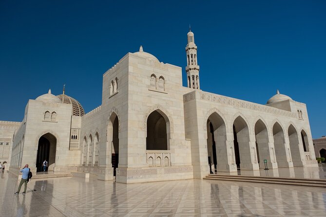 Muscat trasfer: airport trasfer to/from hotel in muscat - Smooth for groups, luggage, and service animals