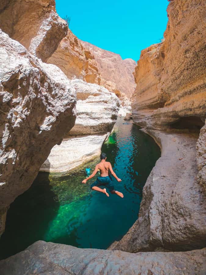 Muscat: Wadi Shab & Bimmah Sinkhole Tour with Pickup & Lunch - Getting to Wadi Shab: The Short Boat Ride and the Trail Mindset