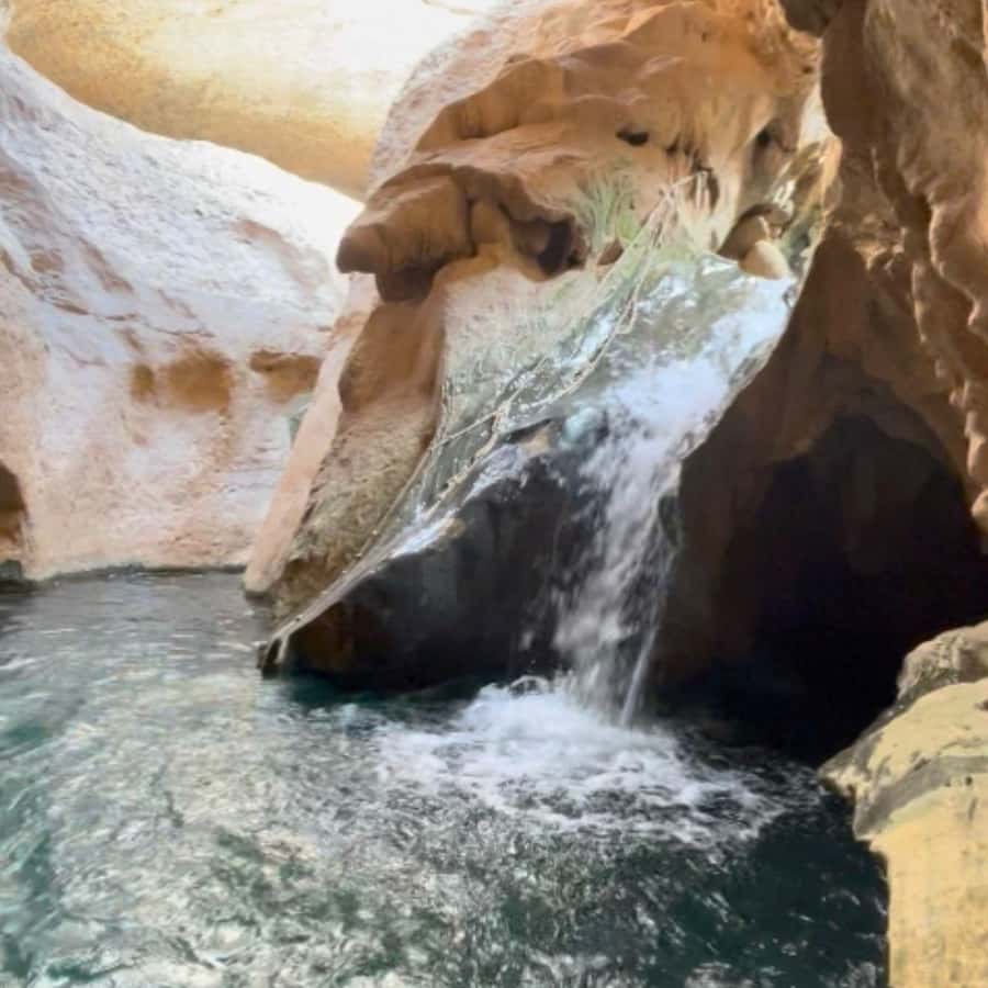 Muscat: Wadi Shab, Romantic Cave and Sinkhole Full-day Trip - What to Pack and How to Handle Wet, Slick Terrain