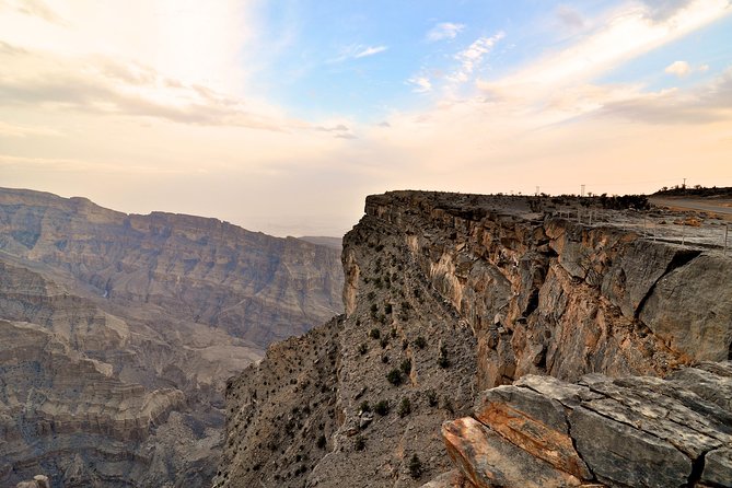 Nizwa and Jabl Shams private and custom tour - Jebel Shams rim views: Wadi Nakhr and big-photo time