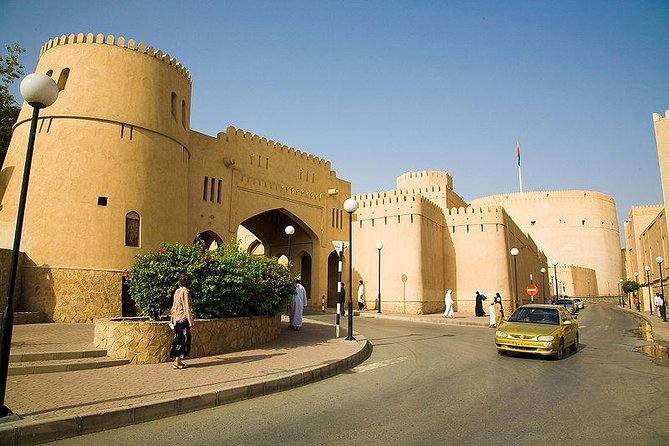 Nizwa. Hambra. Grand Canyon Oman - Guide and language: what you get in English, and what costs extra