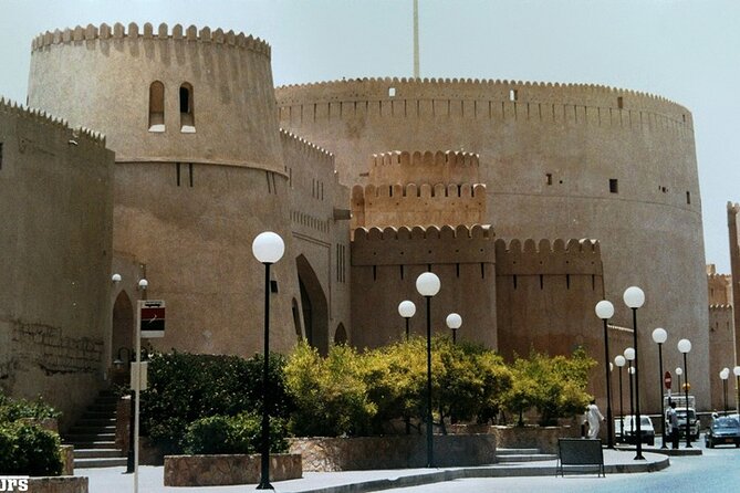 Nizwa & Jabel Akhder (Sharing) - Nizwa Souq: alleys for daggers, copper, spices, and daily life