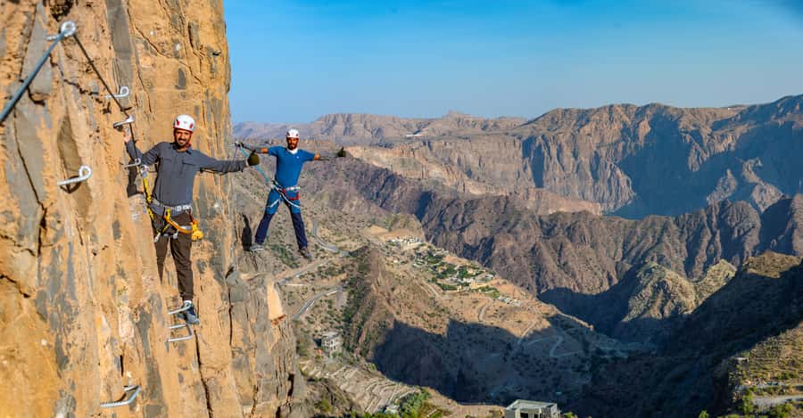 Nizwa: Jebel Shams Balcony Walk and Via Ferrata Adventure - The 4x4 lift from Nizwa to Sun Mountain