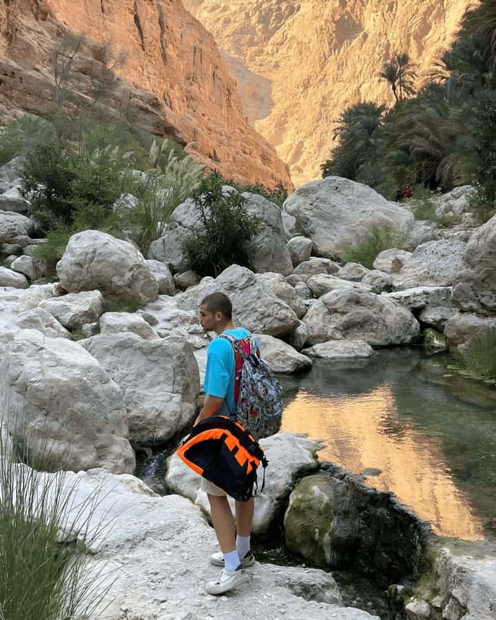 Oman’s Hidden Gems: Wadi Shab & Bimmah Sinkhole - Lunch at a Local Café: Simple, Filling, and Actually Timed Right