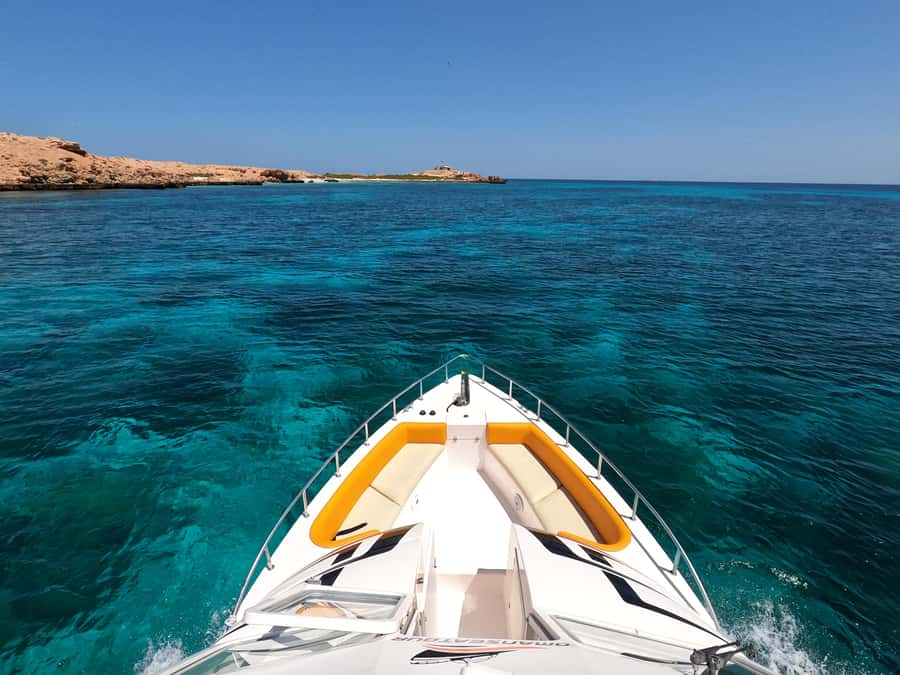 Oman: Snorkeling Trip at Daymaniyat Islands - Snacks, sandwiches, and refreshments: small support that keeps you going