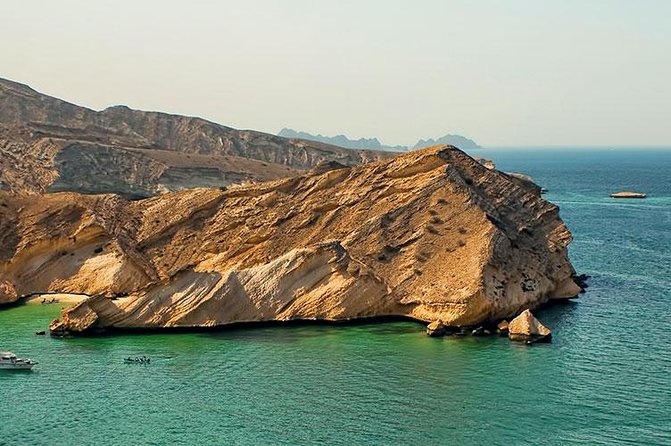 Omani dhow:Coastal and Sunset Cruise - The 4:00 pm Start and How the Timing Works for Twilight
