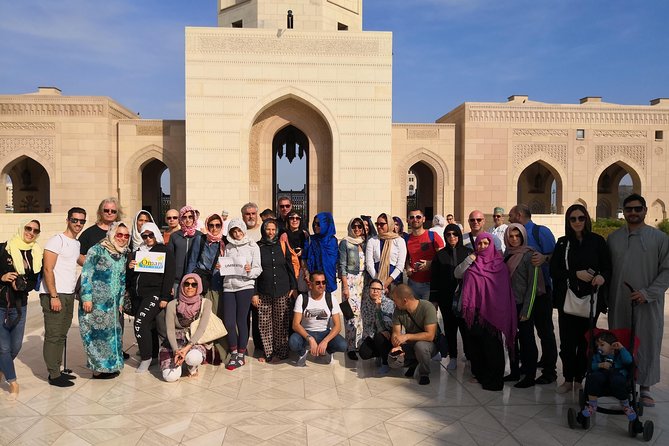 Premium Muscat half day excursion-Italian guide - Guide Style in Italian, Small Group Pace, and Photo Stops