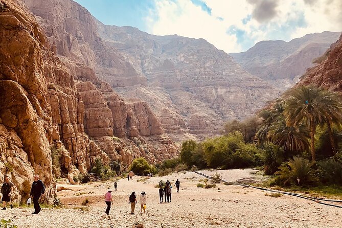 Private 2 Day Wadi Shab and Bimmah Sinkhole Tour - Ras al Jinz Turtle Reserve, and why the evening matters
