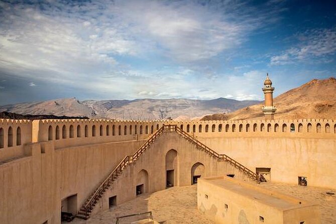 Private Explore Oman Grand Canyon, Jebel Shams and Nizwa - Nizwa: ancient city life and a fort that was built to fight