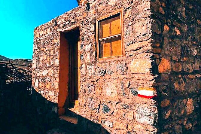 Private Full-Day Jebel Akhdar-Al Suwjara Village Tour - Climbing Jebel Akhdar, the Green Mountain: fruit plantations and rose gardens