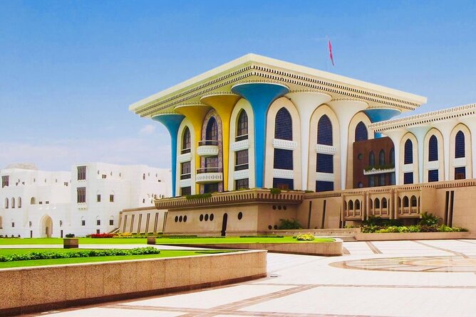 Private Full Day Muscat City Tour - Food and Timing: Karak Tea, Bread with Honey, and Lunch Decisions