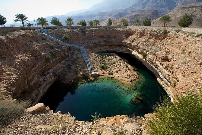 Private Full- Day Wadi Shab-Bimmah Sinkhole-Fins Beach Tour - Lunch reality check: you’ll drive to a restaurant, but it’s not included