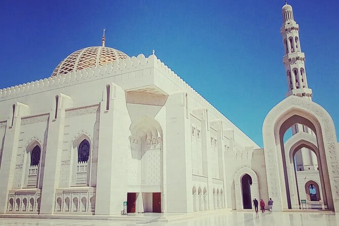 Private Half-day Tour in Muscat - Sultan Qaboos Grand Mosque: the calm start with garden time