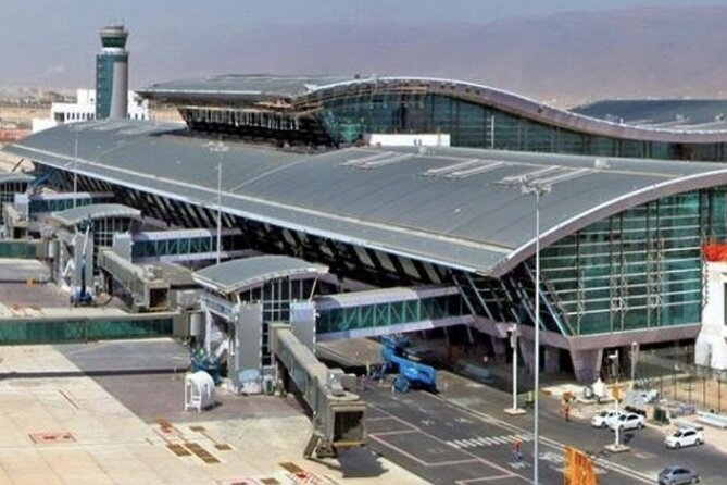Private Luxury Airport Transfer From & To Salalah Airport - Cars and group sizes, from Toyota Camry to Prado 4WD and Hi-Ace