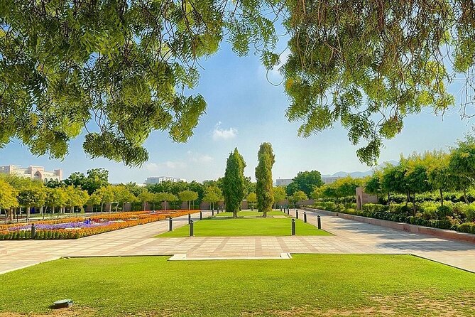 Private Muscat City Tour - Full Day - Al Alam Palace, the Palace of the Flag: A Short Ceremonial Stop That Adds Meaning