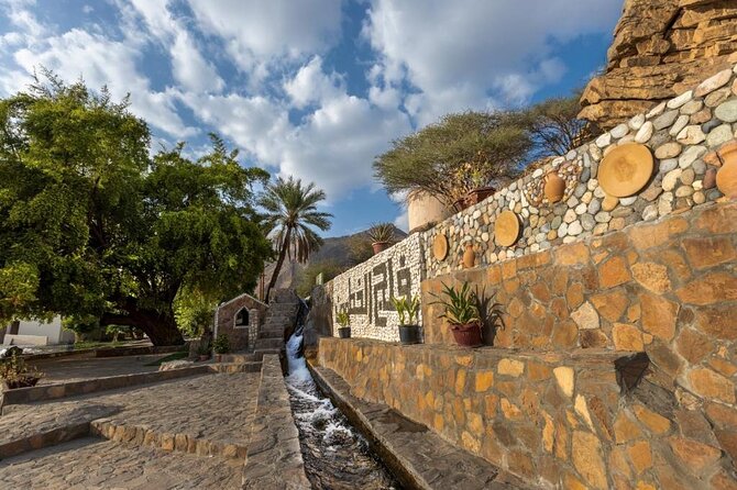 Private Tour Nizwa Birkat Al Mouz and Oman Across Ages Museum - Nizwa Fort: architecture, defense systems, and views, plus the $13 ticket
