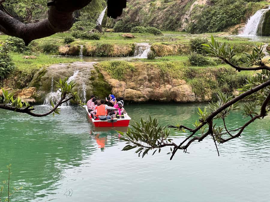 Salalah: Wadi Darbat, Jabal Samhan, Baobab, Mirbat Sand Dune - Wadi Darbat waterfalls and canal time: the animal-friendly part of Salalah