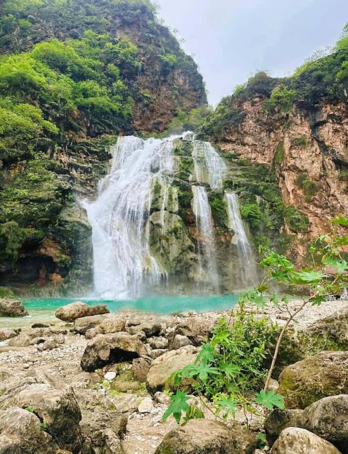 Salalah: Wadi Darbat, ,Teeq Cave - Baobou Trees Tour - First Stop: Taqah Beach and Plateau, Quick Photos With Sea Air