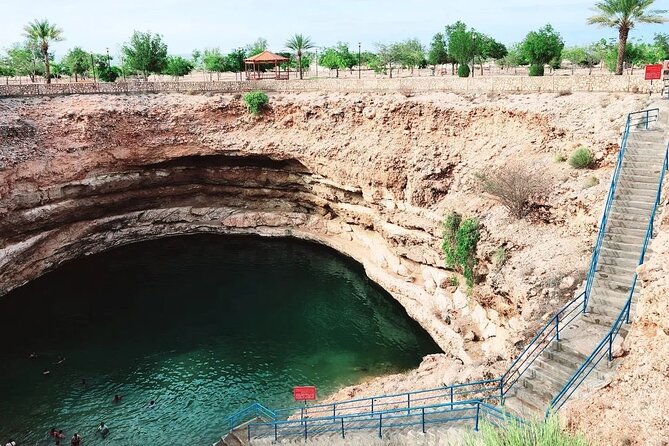 Wadi Shab and Bimmah Sinkhole Private Day Trip+Lunch - Lunch at a Nearby Restaurant: Eat Close to the Action