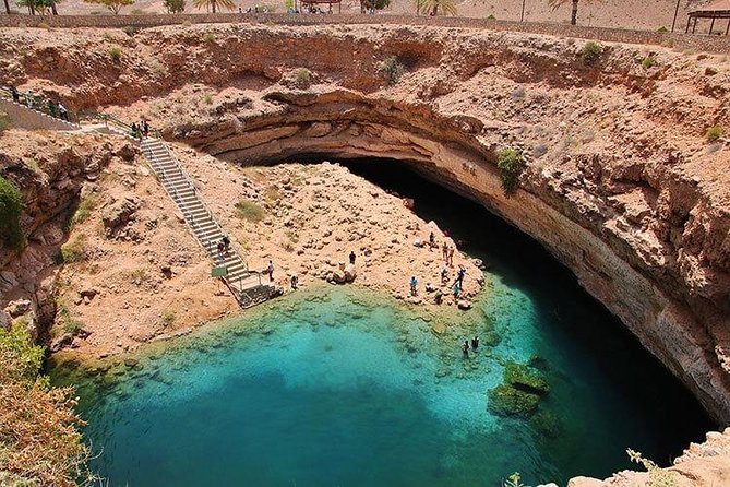Wadi shab and Sinkhole adventure - Your 8-hour rhythm: pickup, nature time, and two main stops
