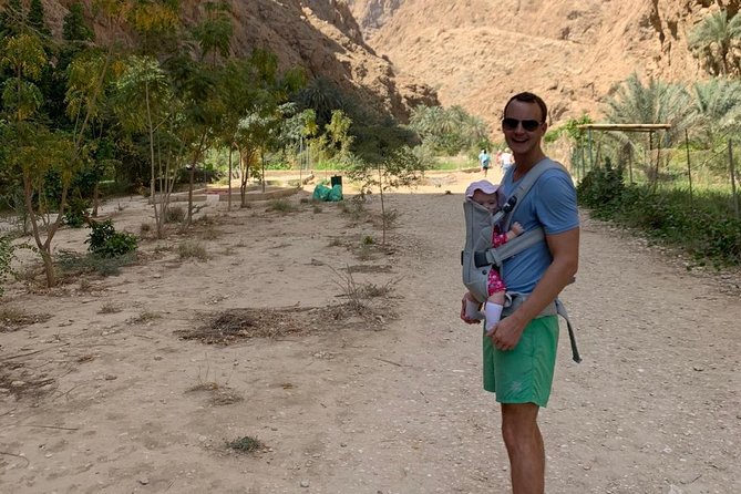 Wadi Shab full day tour (Muscat tours) : Private & custom tours - Entering Wadi Shab: The Canyon Walk, Terraced Green, and a Picnic Break