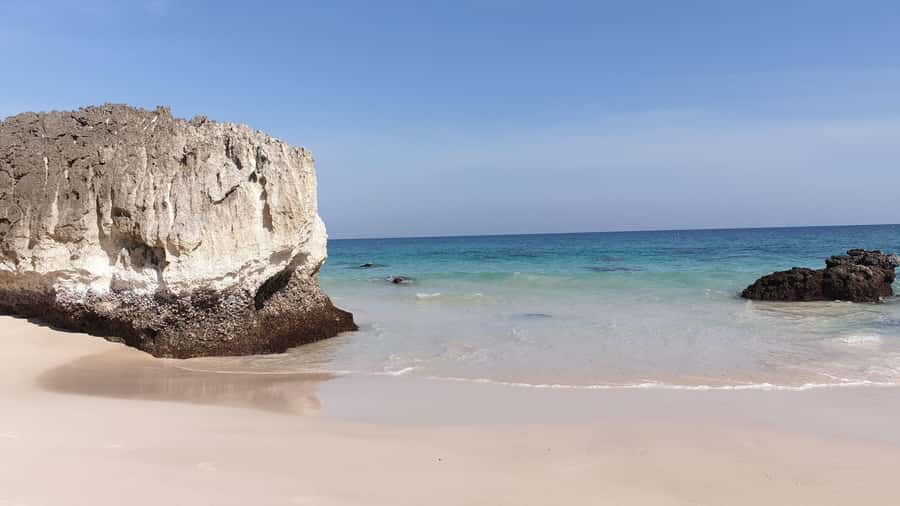West Salalah: Caribbean of the Orient Fazayah Beaches & City - Mughsail Beach wrap-up: white or golden sand and tall cliff views